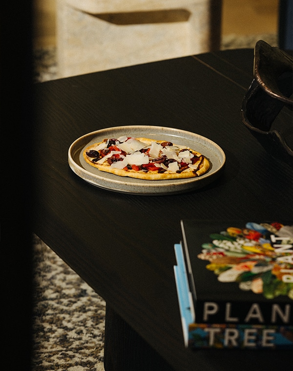 Humble-Donkey-Red-Pepper-Olive-Flatbread-Gallery